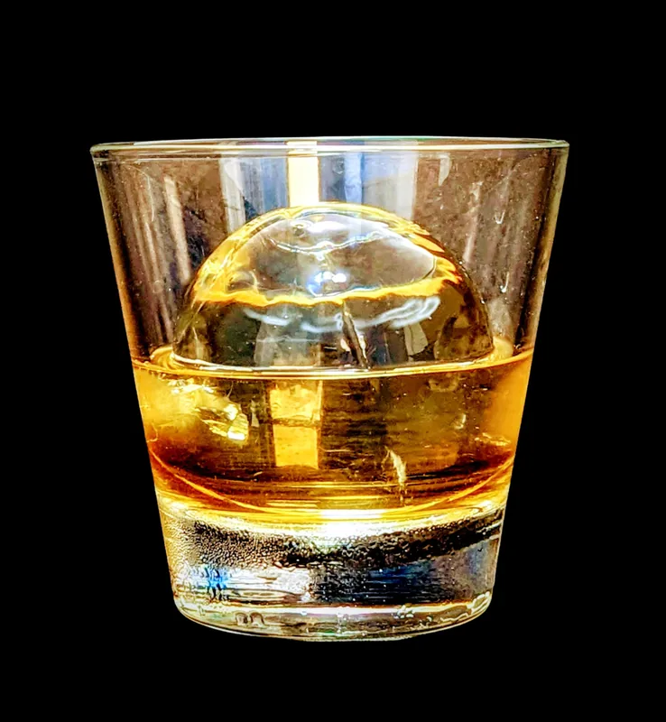 純氷 アイスボール — 溶解が最も遅い球形クリアアイス